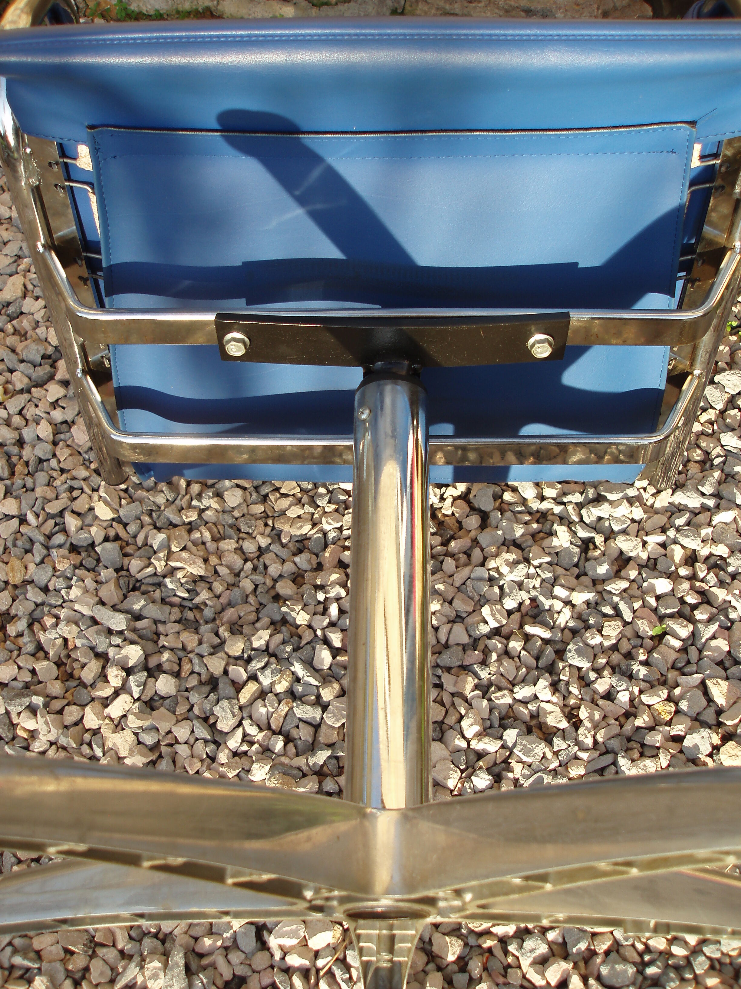 Blue office chair of the 70s swivelling