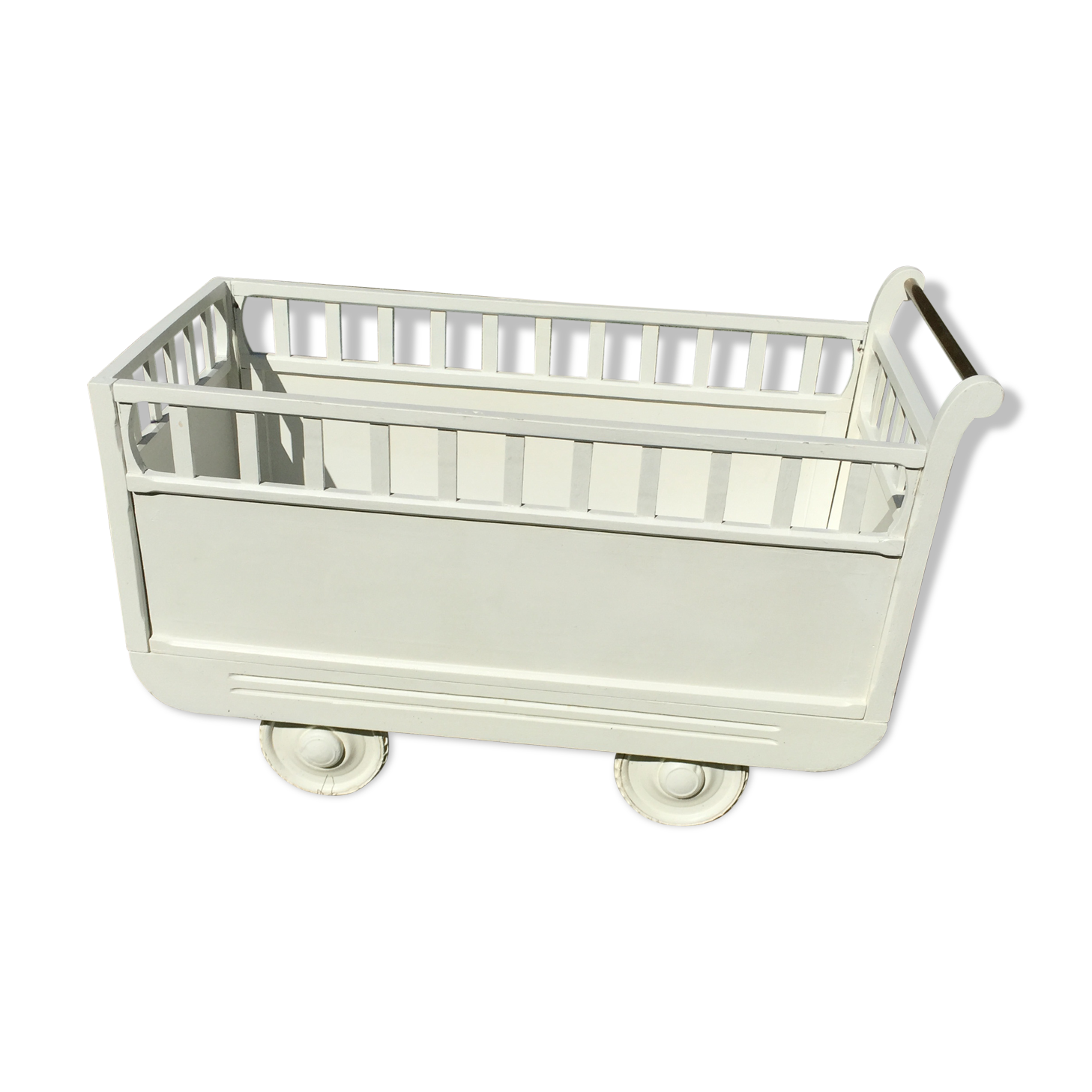 Old baby bed camper 1950 vintage