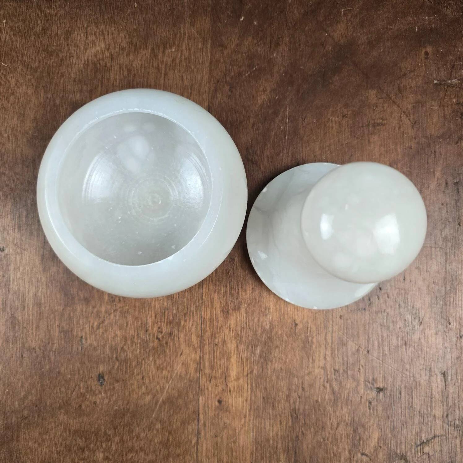 Vintage alabaster box Alabastros Alvear – Bottle shape
