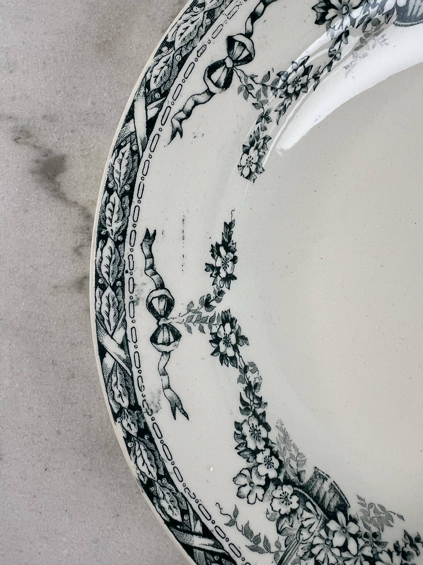 Assiette creuse en terre de fer R&A Ninon 24cm