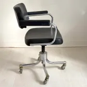 Chrome office chair with vintage faux leather from the 1960s.
