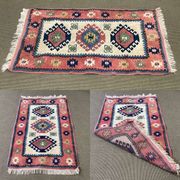 Handmade wool Oriental rug - 1.40m x 0.85m