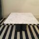 Table basse marbre blanc et pieds acier