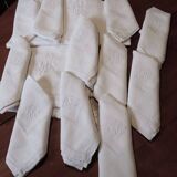 table service 2 tablecloths + 11 mono GC napkins in mixed color