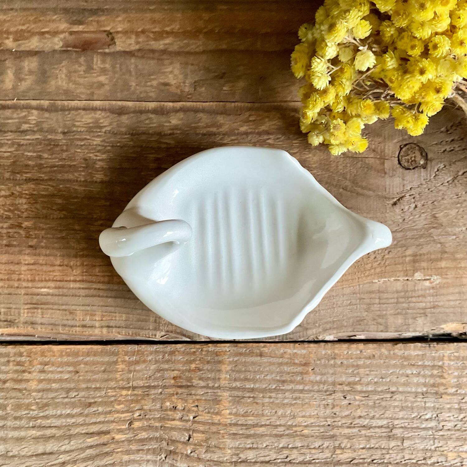 Swan soap dish