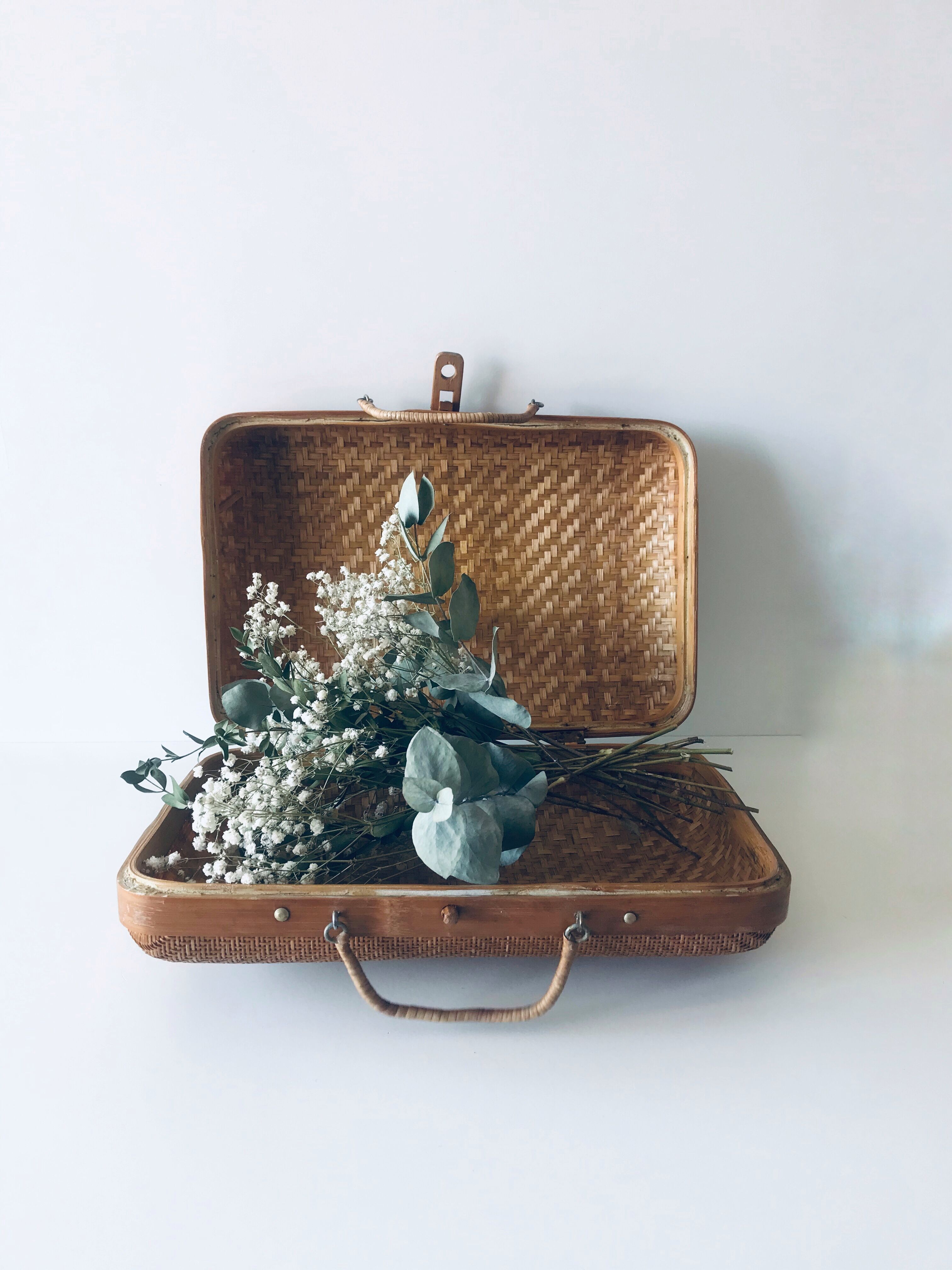 Vintage rattan valisette