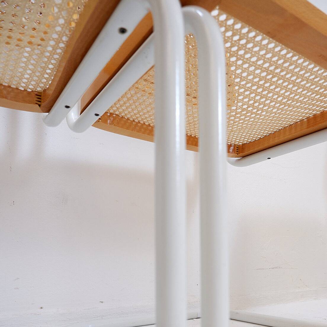 Set of 4 Italian rattan and white metal chairs