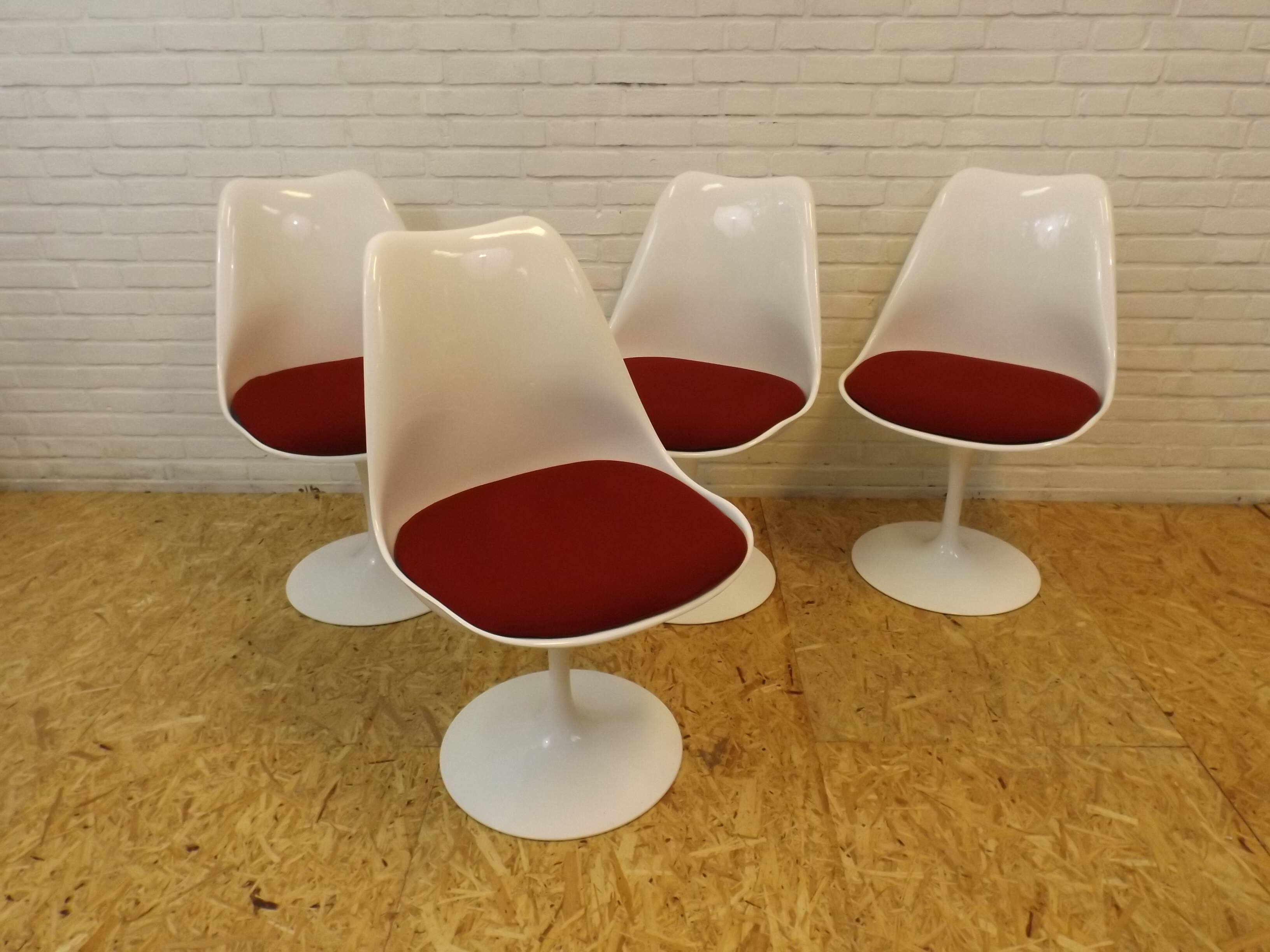 Set of 4 "Tulip" chairs Eero Saarinen