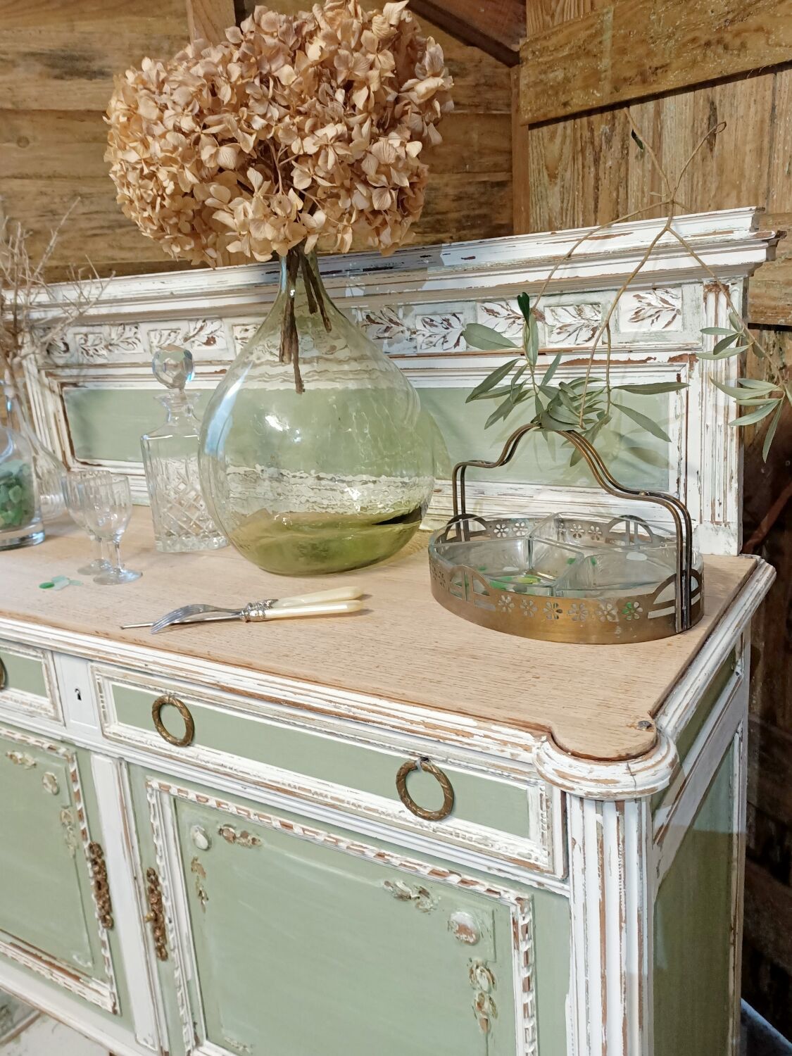 Patinated buffet service