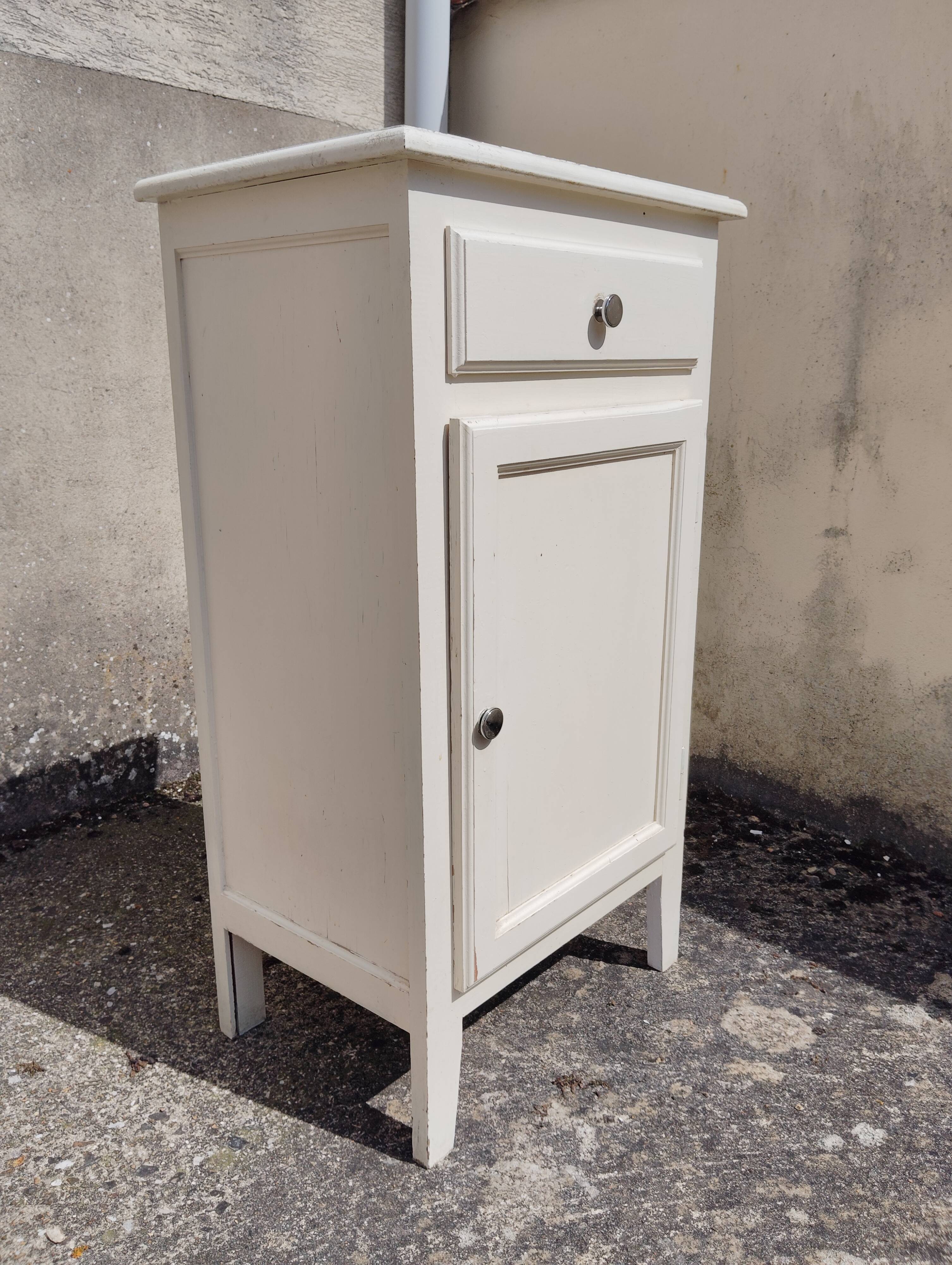 Small Parisian buffet/jam maker