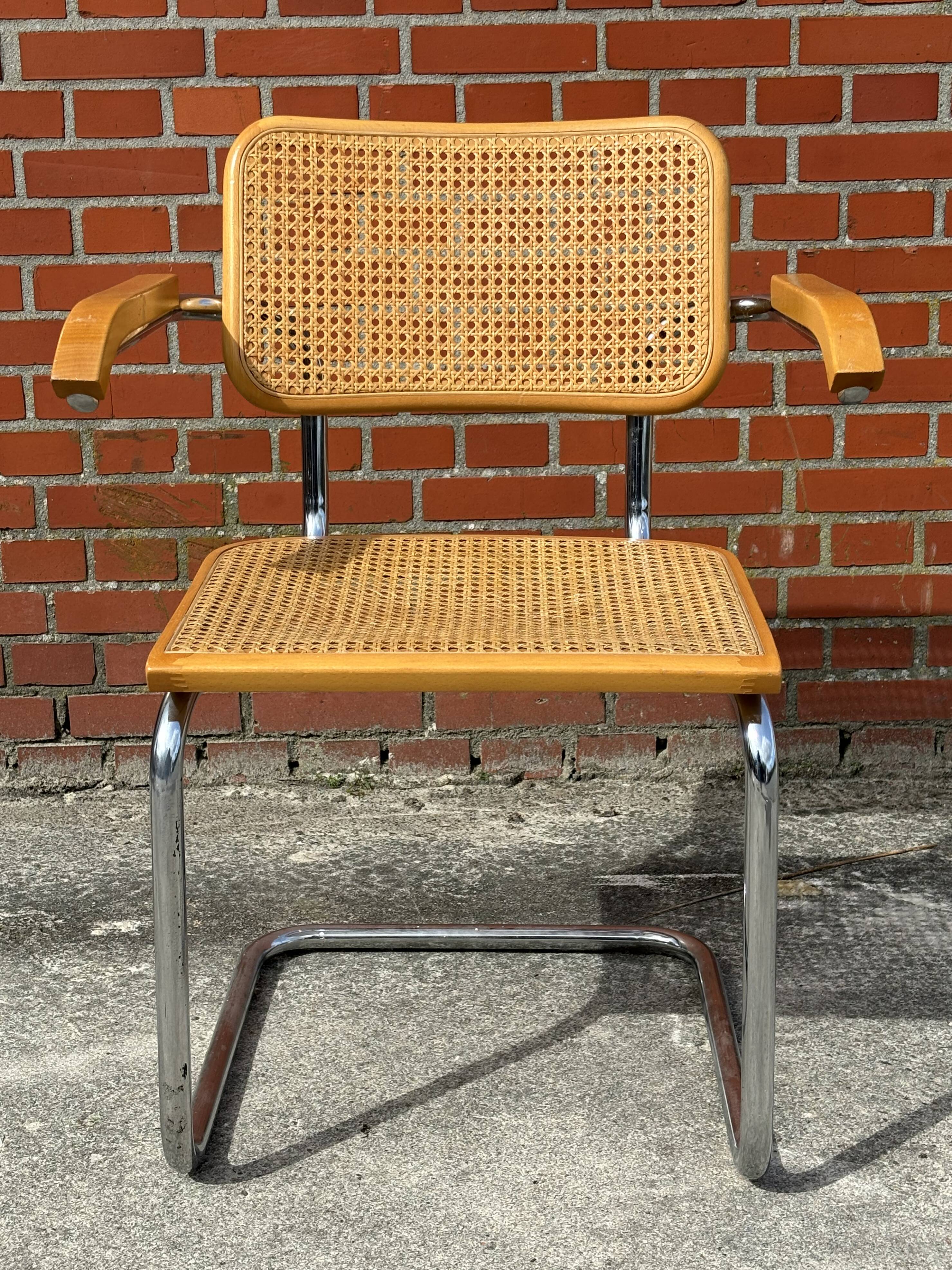 Set of 4 Cesca chairs model B64 with armrests Cesca Marcel breuer design