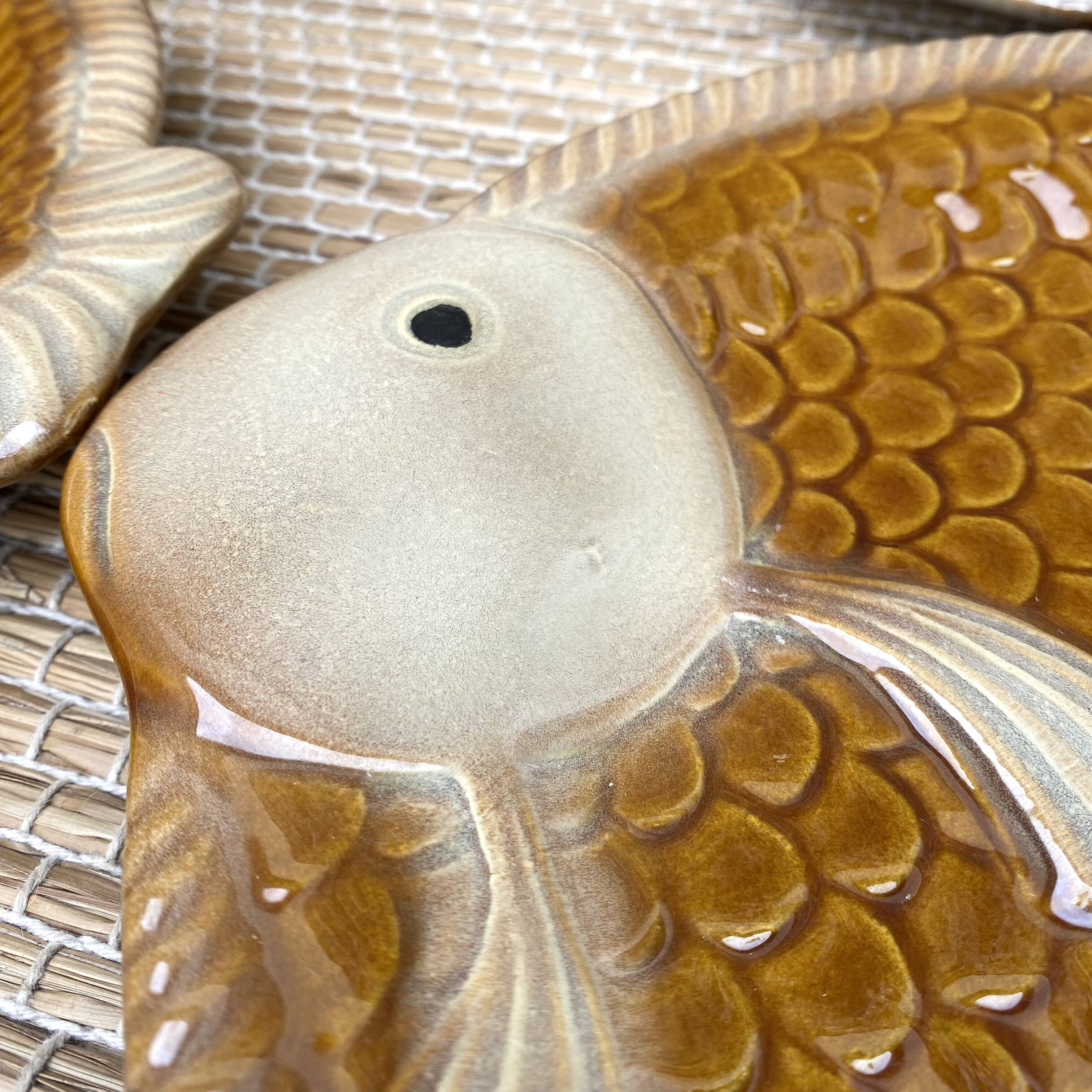Fish plates, dish and sauce boat, Italian barbotine, 1970