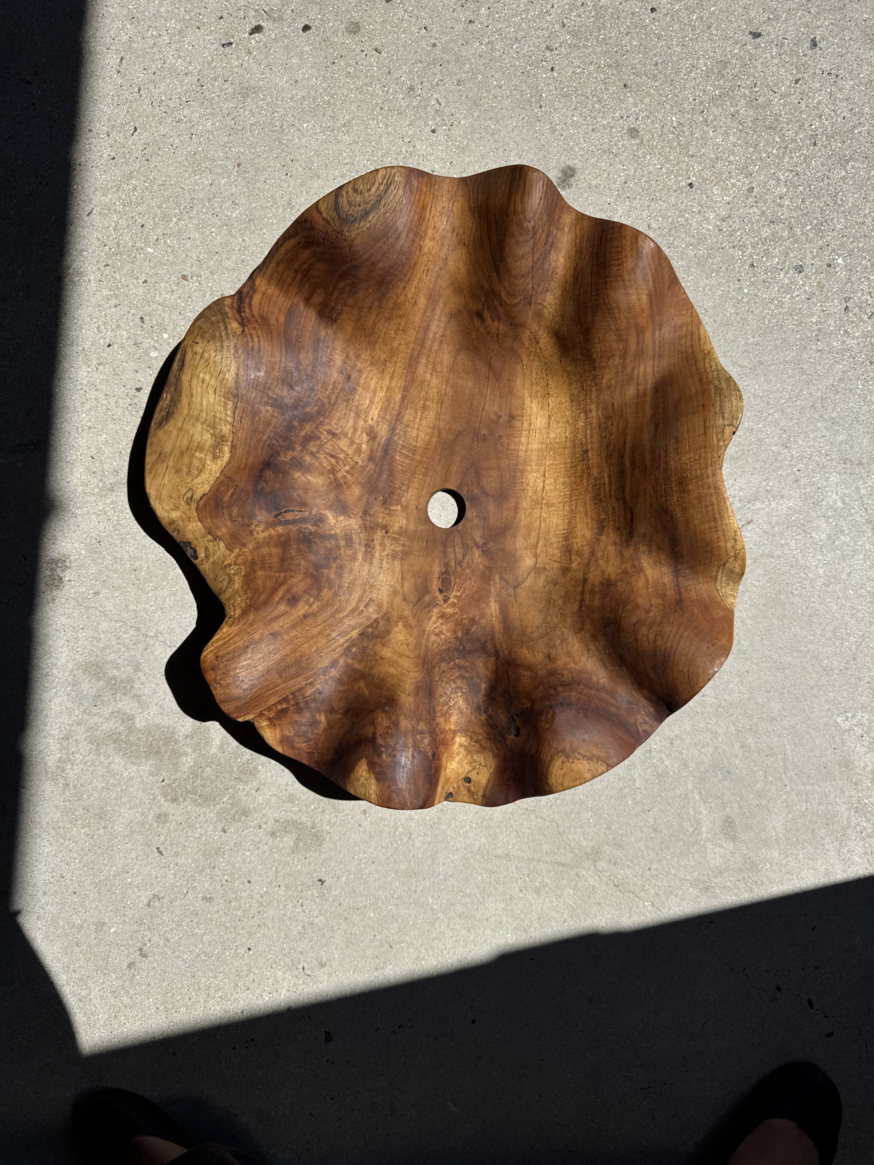 Very large wavy flat leaf suspension in smooth teak D:60