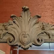 Large Louis XV mirror from the late 19th century, with floral motifs.