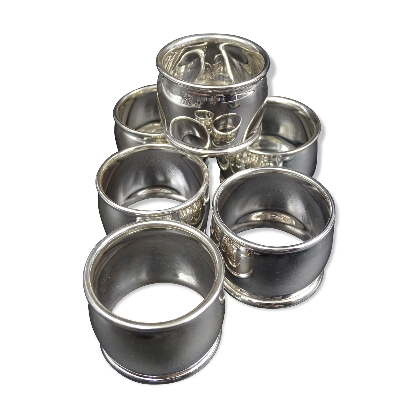 Lot of 6 rounds of silver metal towels