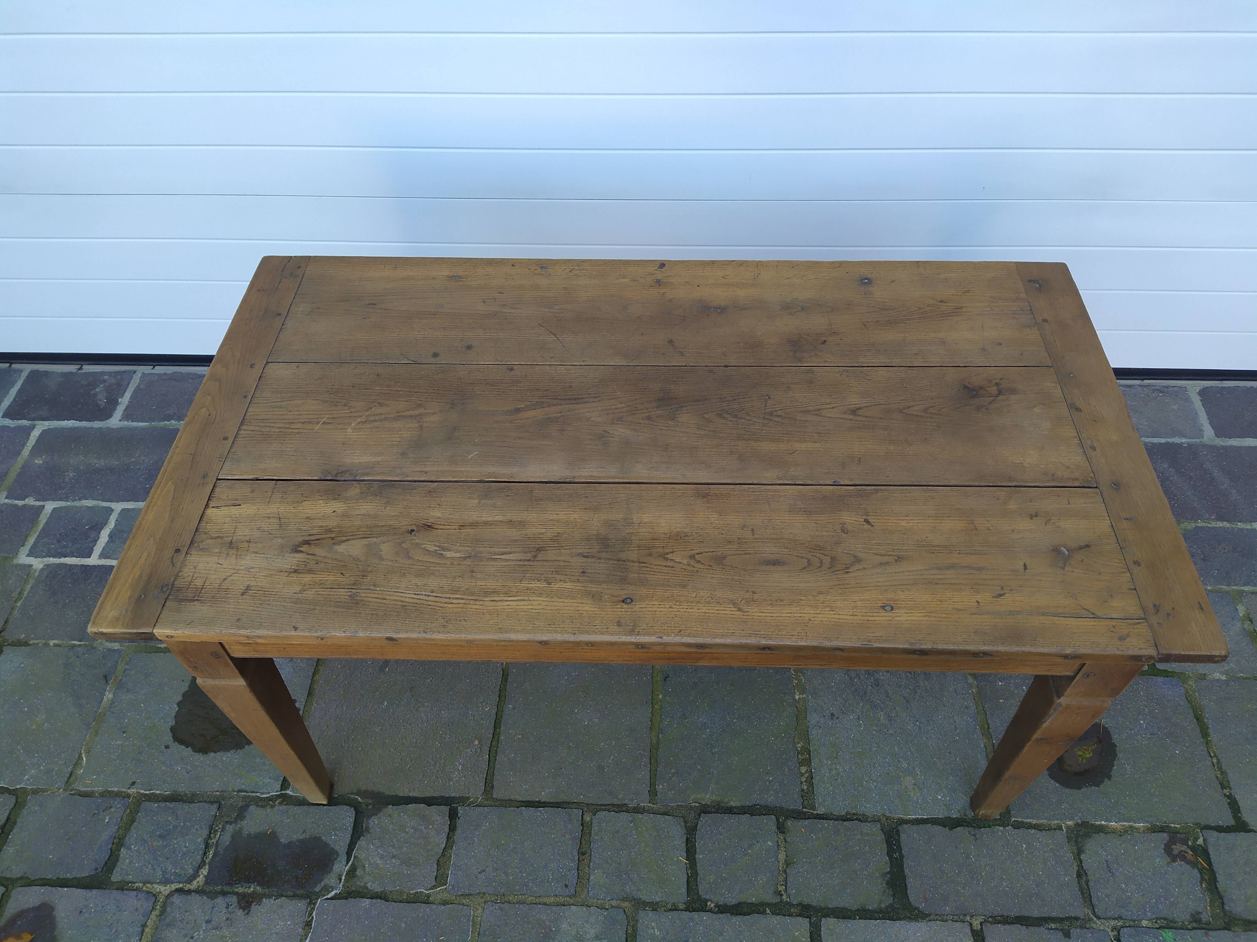 Farm table