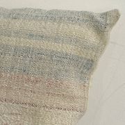 Coussin artisanal en toile ancienne style Kilim