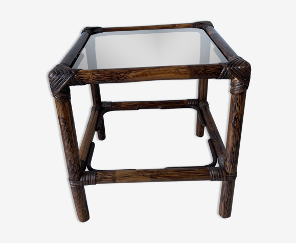 Table en rotin foncé et verre fumé