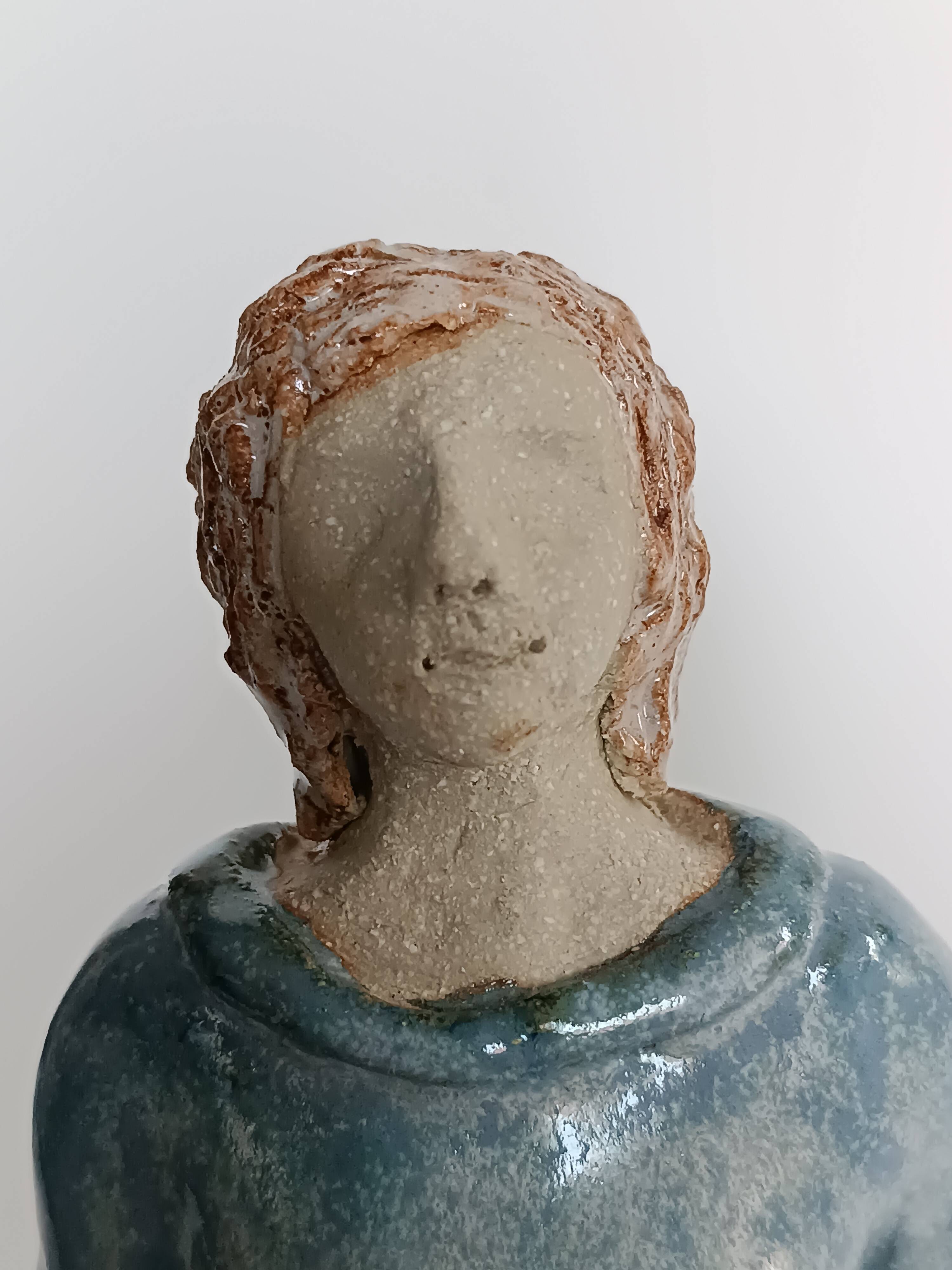 Vintage woman sculpture in glazed stoneware, signed.