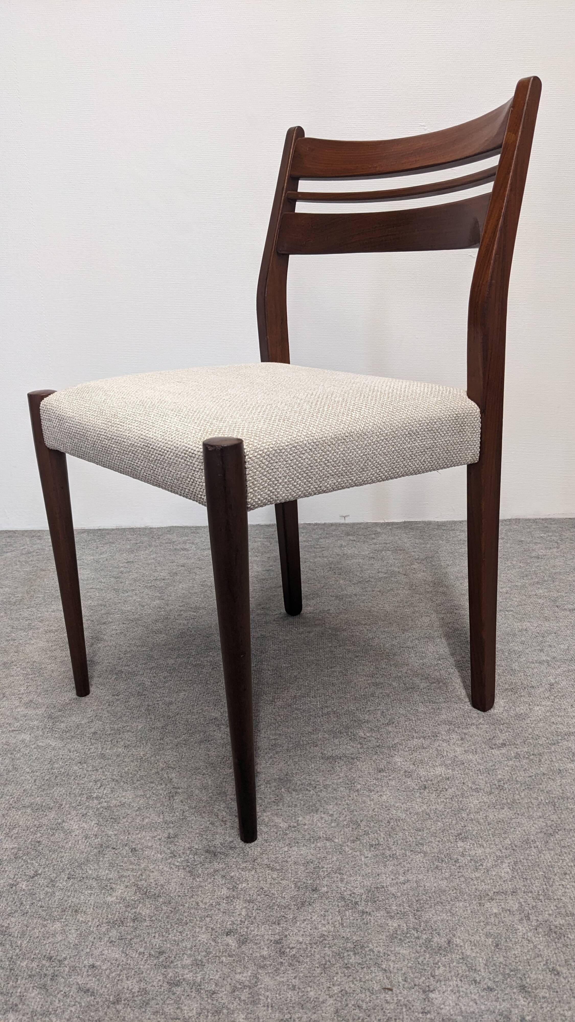Série de 4 chaises de style scandinave en teck, France vers 1970