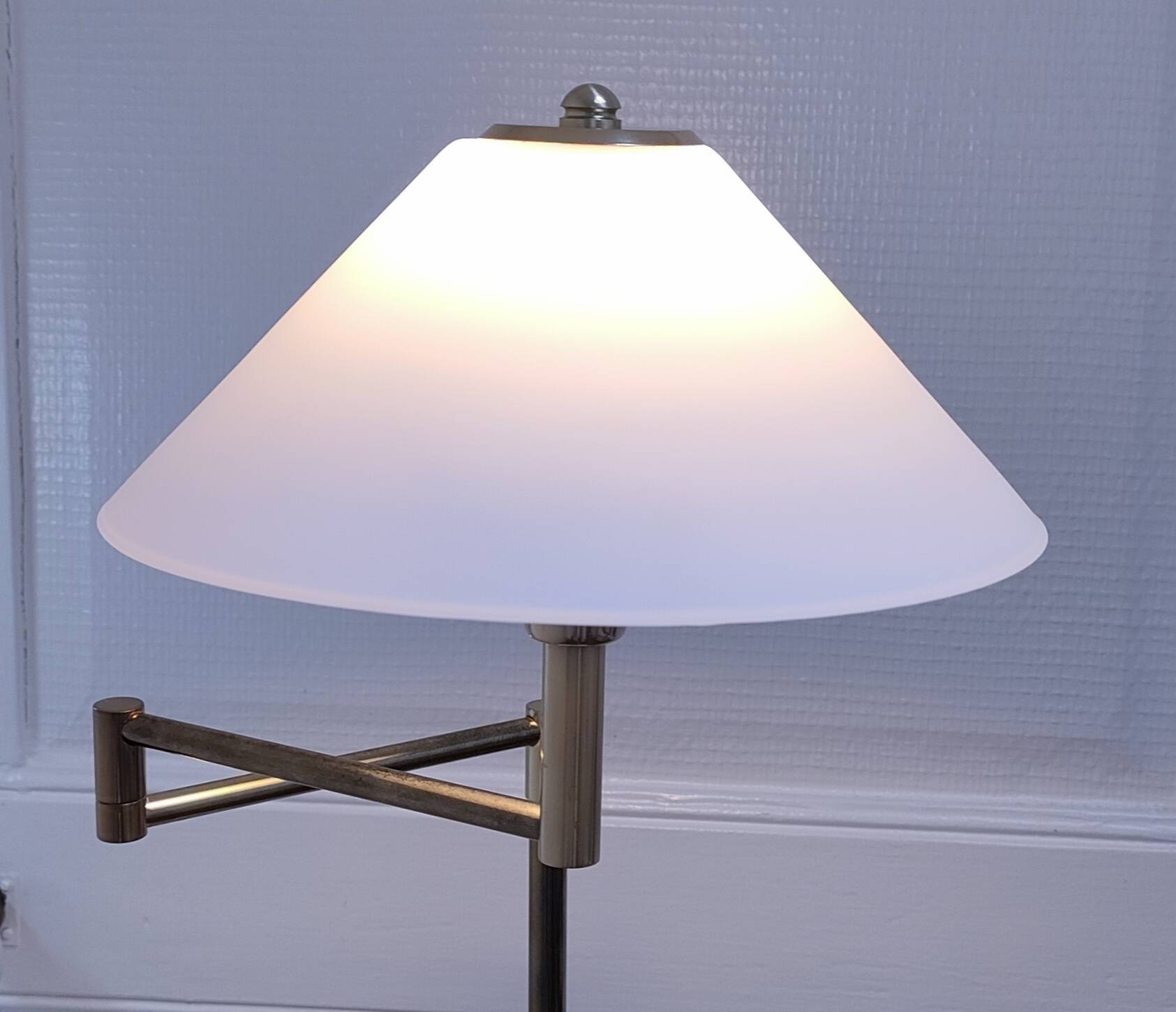 Articulated reading floor lamp in gold metal from the 90s