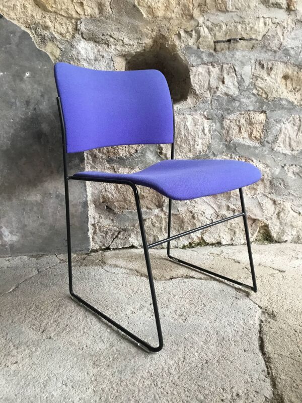 Chaise empilable 40/4 Howe bleue par David Rowland