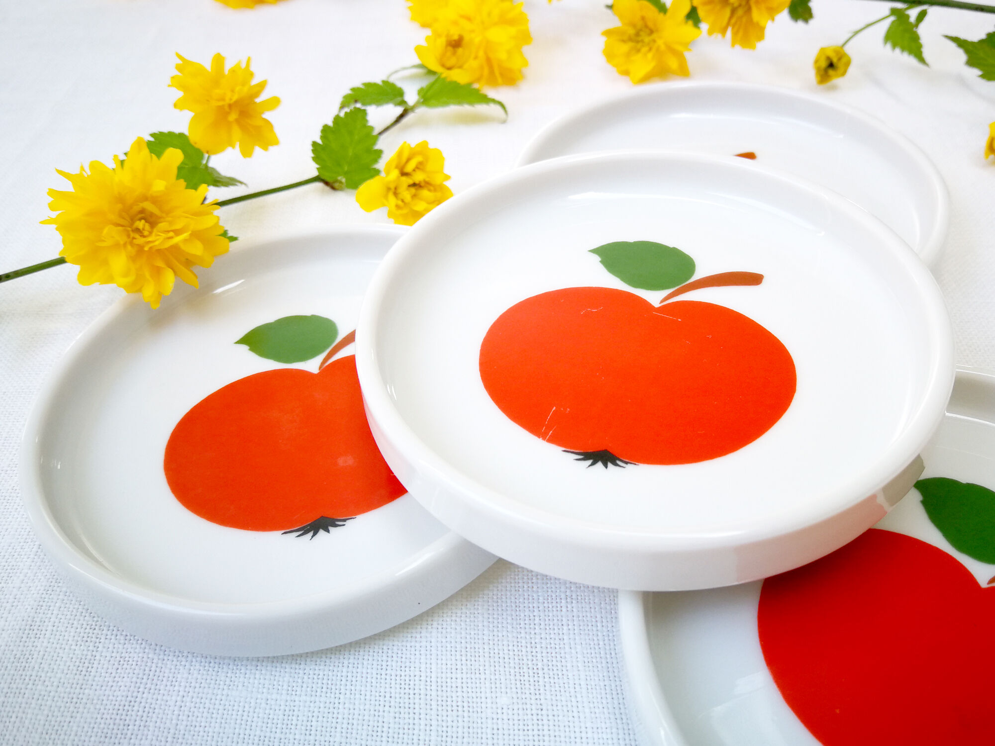 Set de 4 dessous de verre en porcelaine Seltmann Weiden Bavaria / Modèle "Patricia" / Pommes rouges