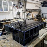 Table basse carrelage noir et joint bleu nuit