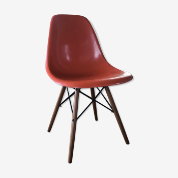 DSW orange walnut chair by Charles and Ray Eames for Herman Miller, Vitra , circa 1976 Paris