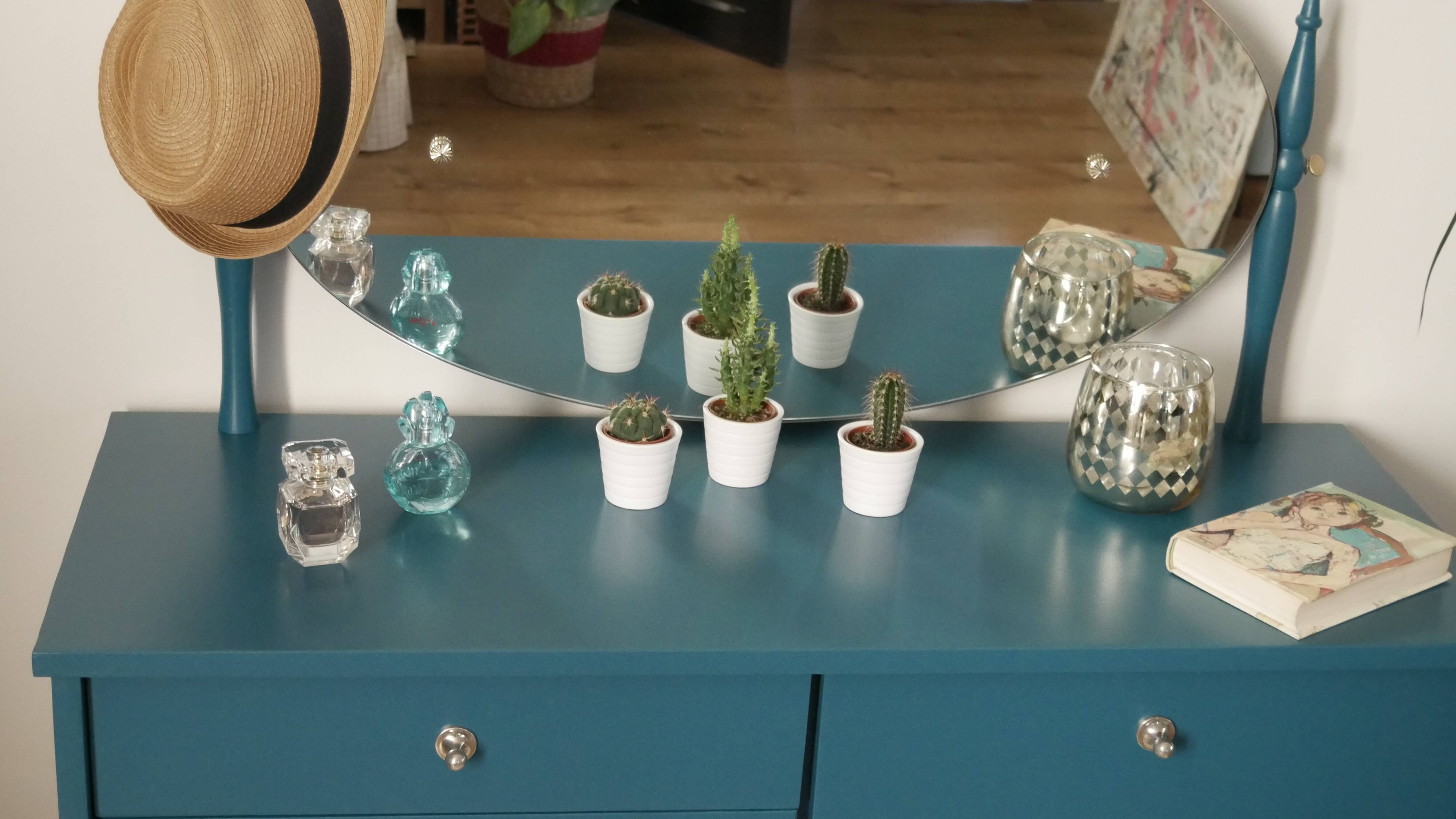 Vintage vanity, 60-70 years