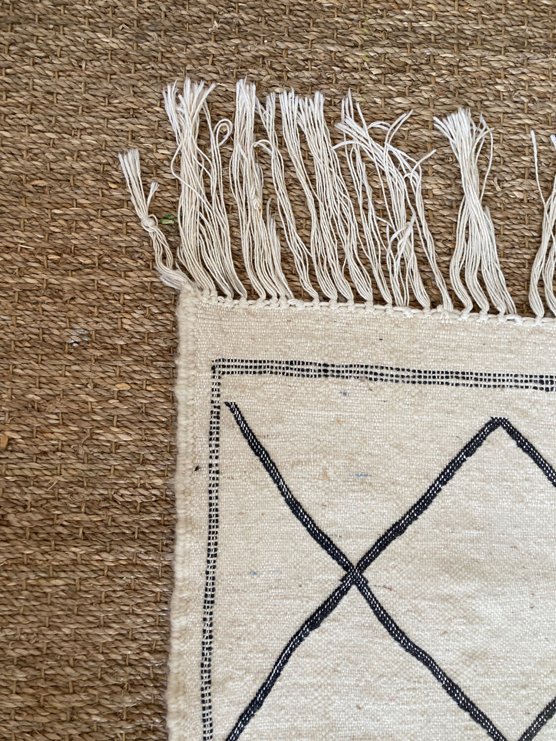 Berber rug 134x108 Azilal in beige ecru Moroccan wool with black diamonds