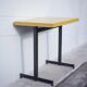 Table de bistrot en fer et formica jaune