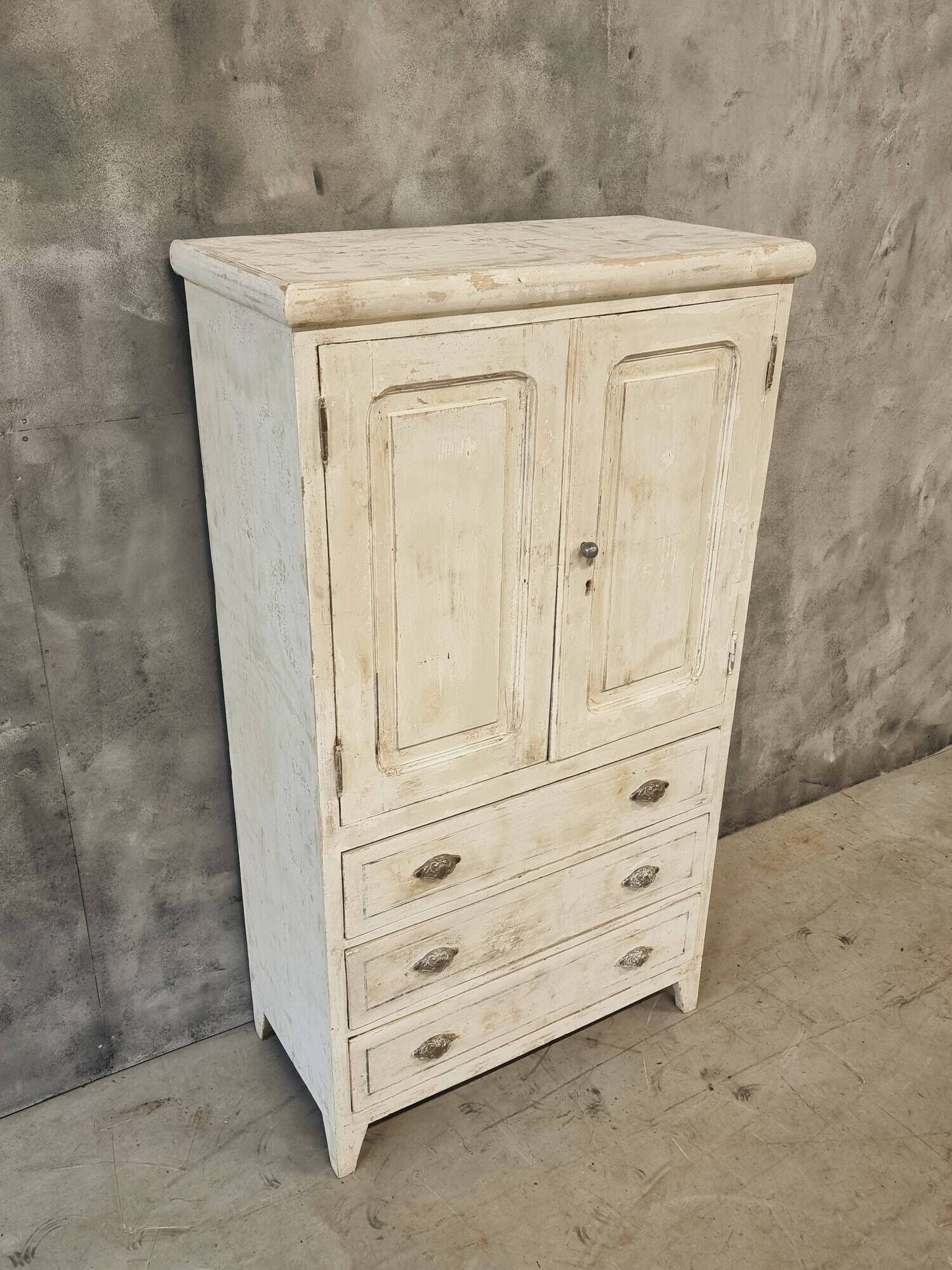Armoire ancienne française brocante blanche avec tiroirs 83x148 cm