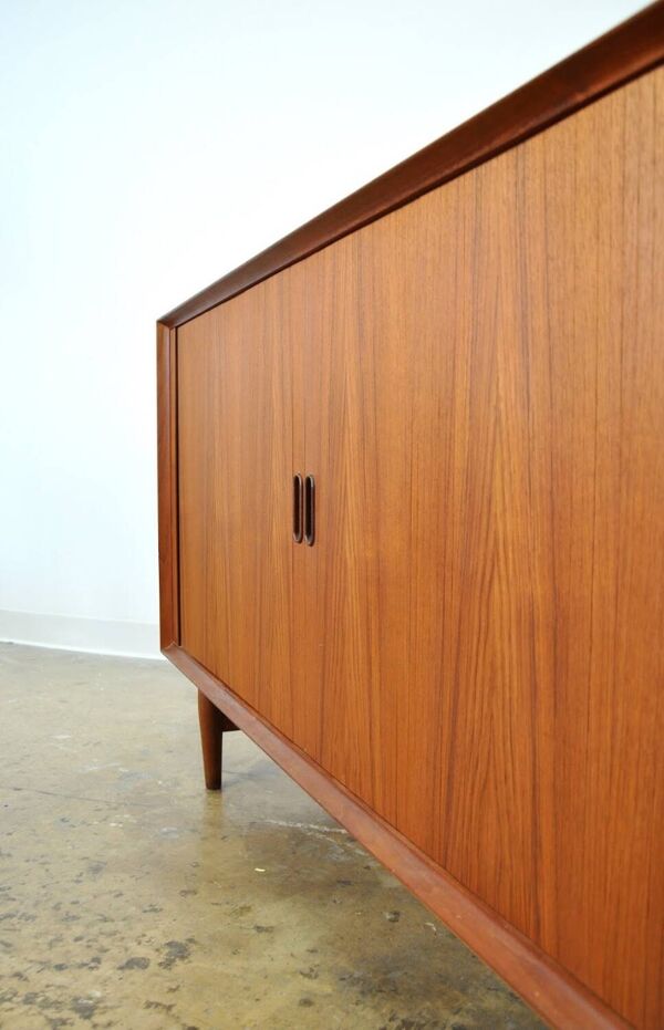 Enfilade danoise par Arne Vodder pour Sibast Danmark / Cabinet hifi music avec portes tambour en palissandre de Rio