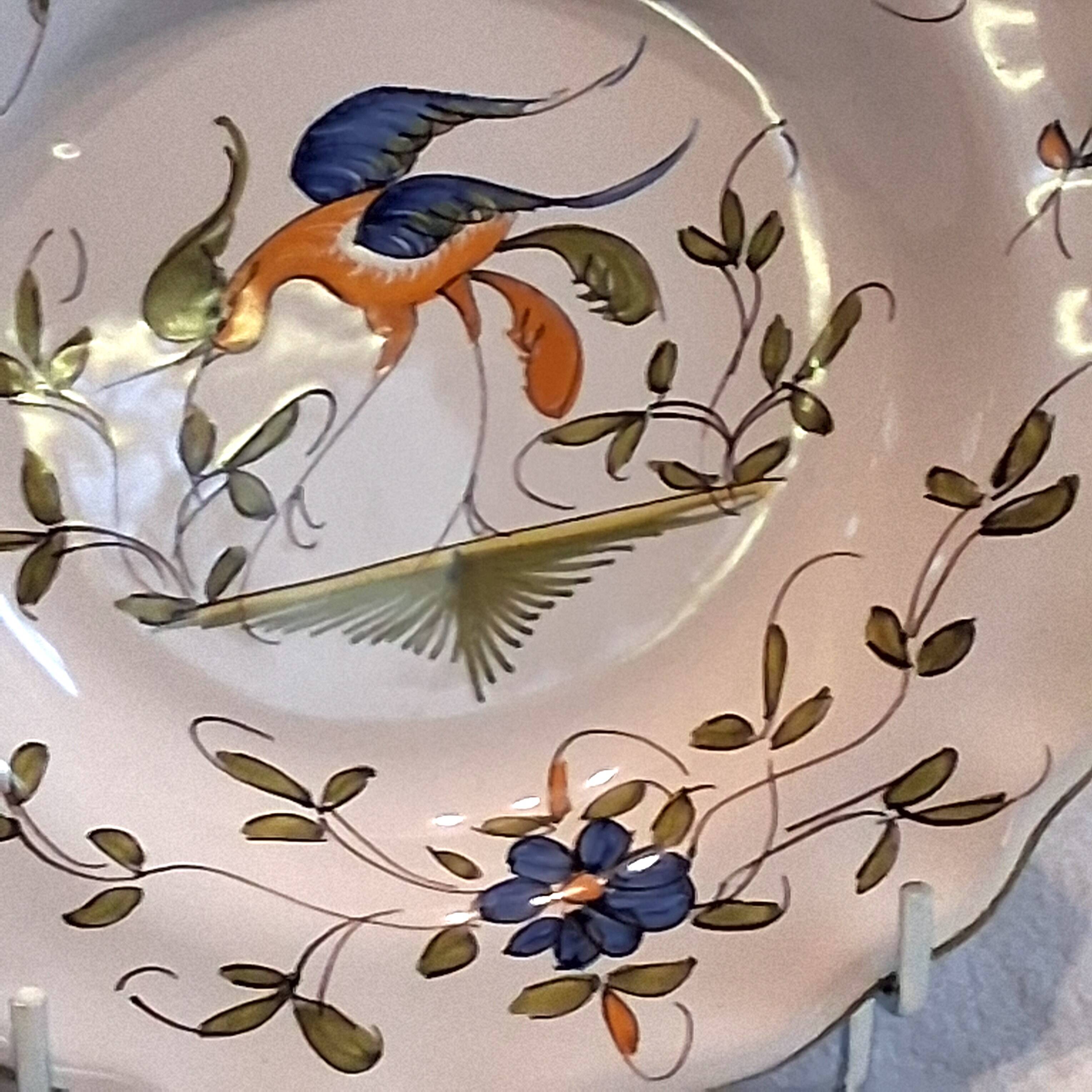 It's a beautiful deep plate "Martres la Tolosane" in very good condition.
