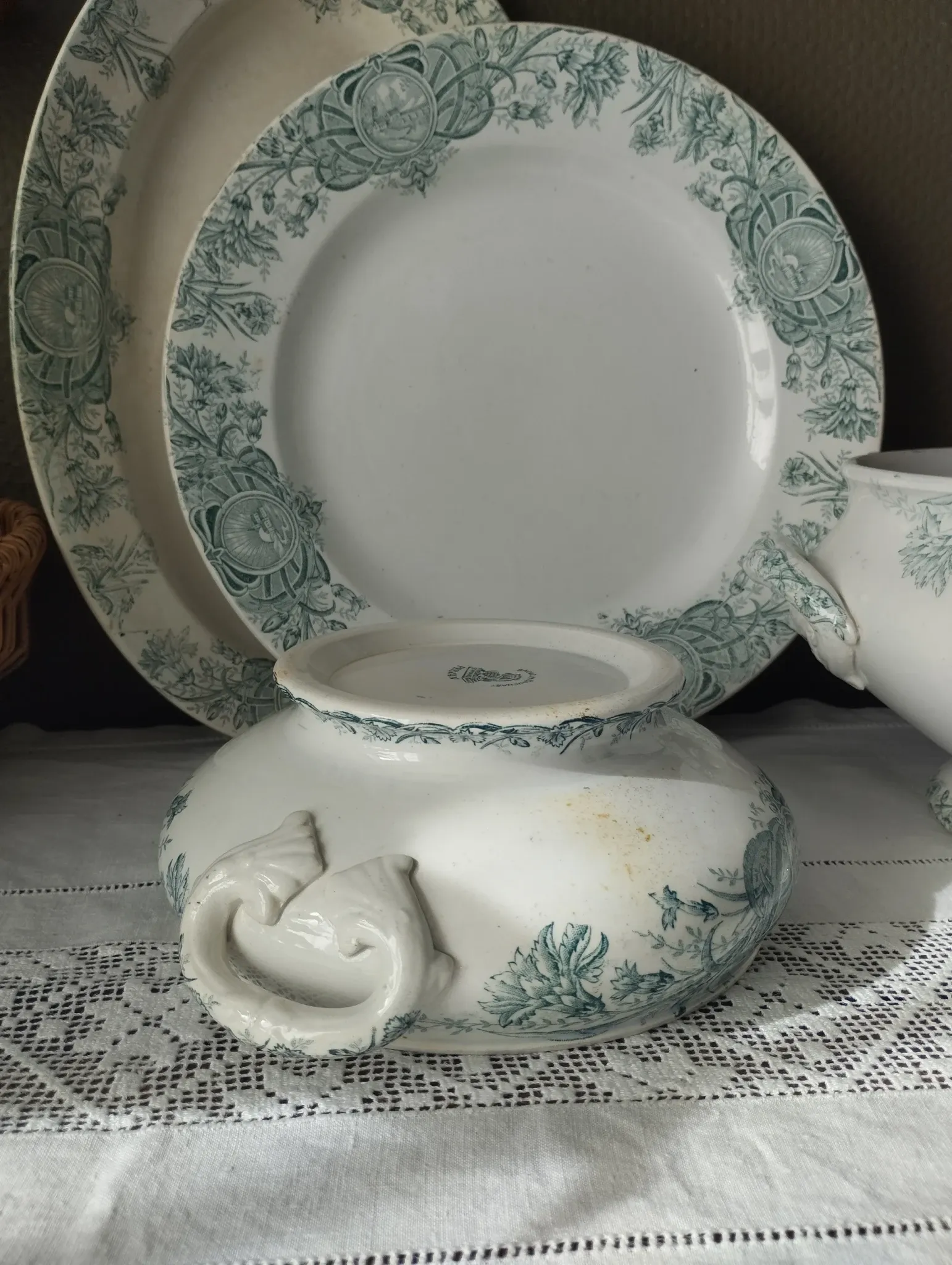 Small soup tureen base, ironstone, St-Amand, Lebacqz & Bouchart "Persian"