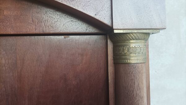 Petite armoire style Empire en acajou