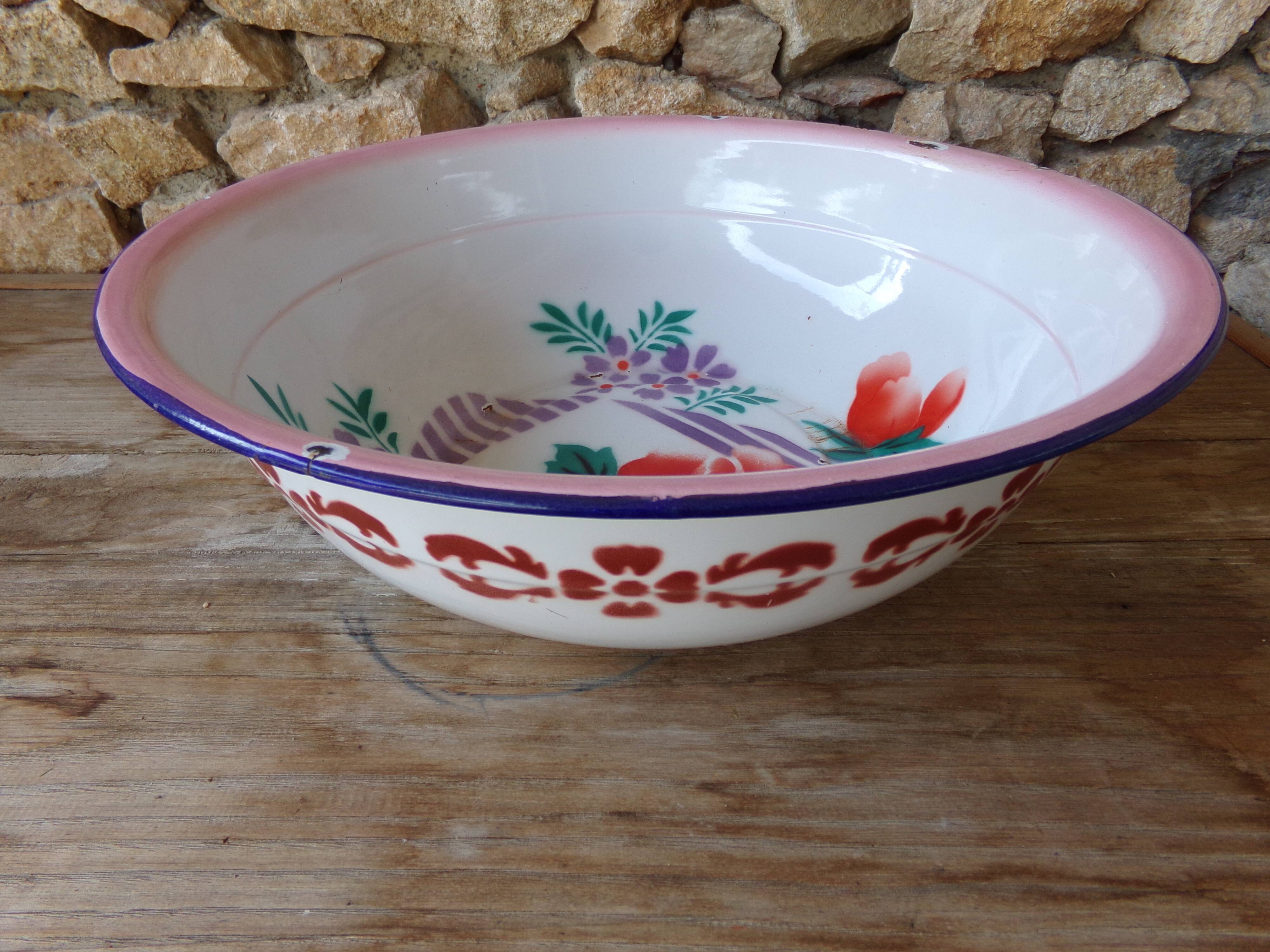 Enamelled sheet metal basin floral decoration