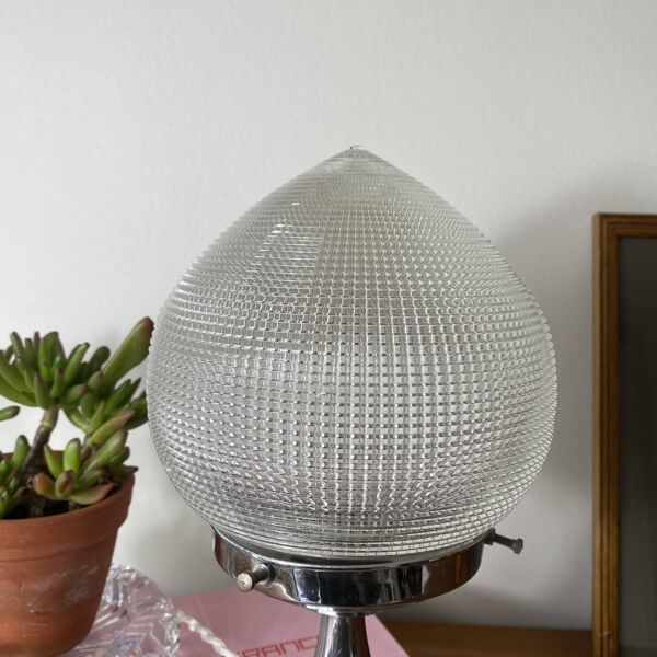 Lampe ancienne globe en verre type Holophane et métal chromé