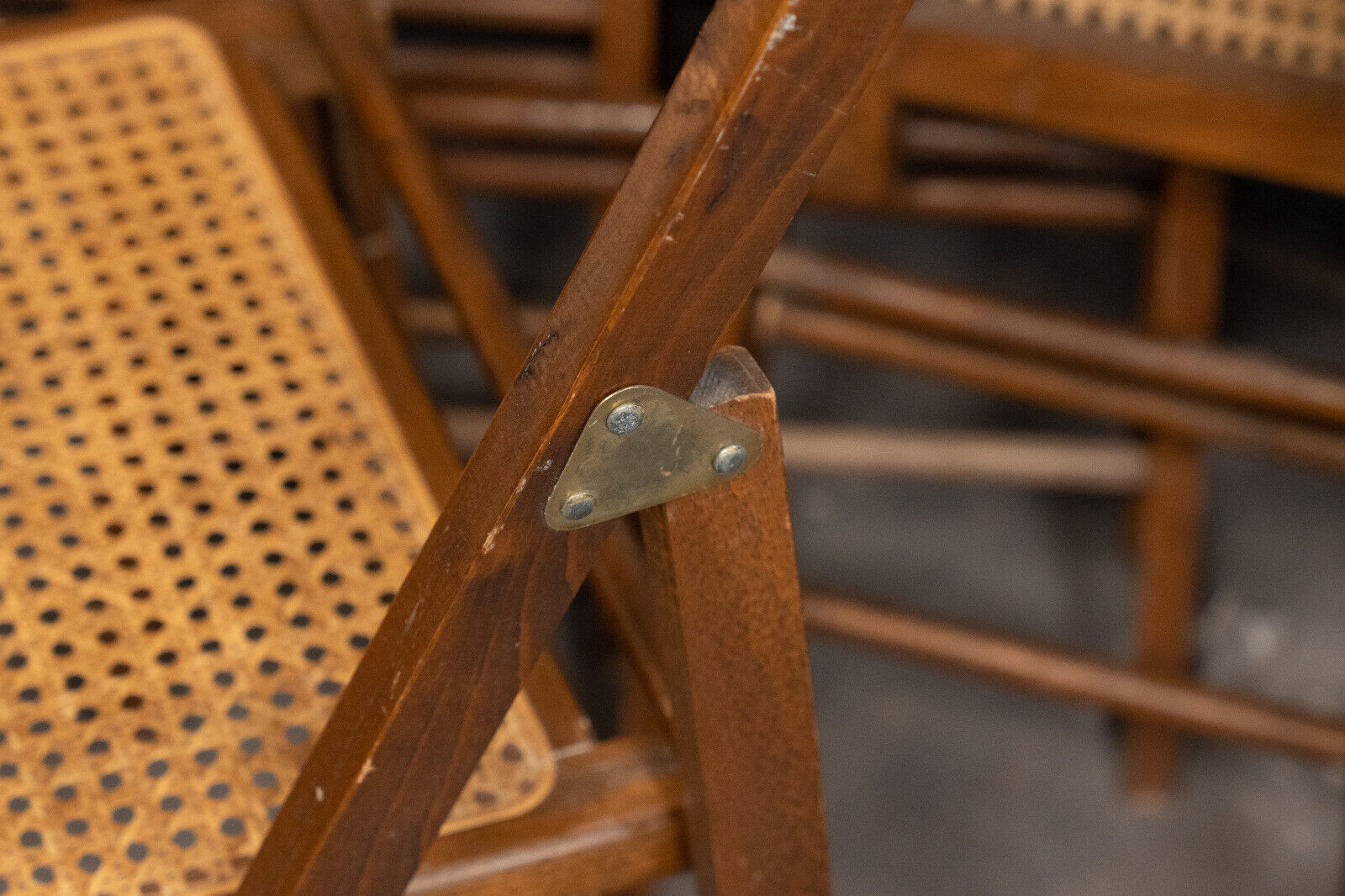 Suite of 11 folding chairs with canning 1980 wooden surround