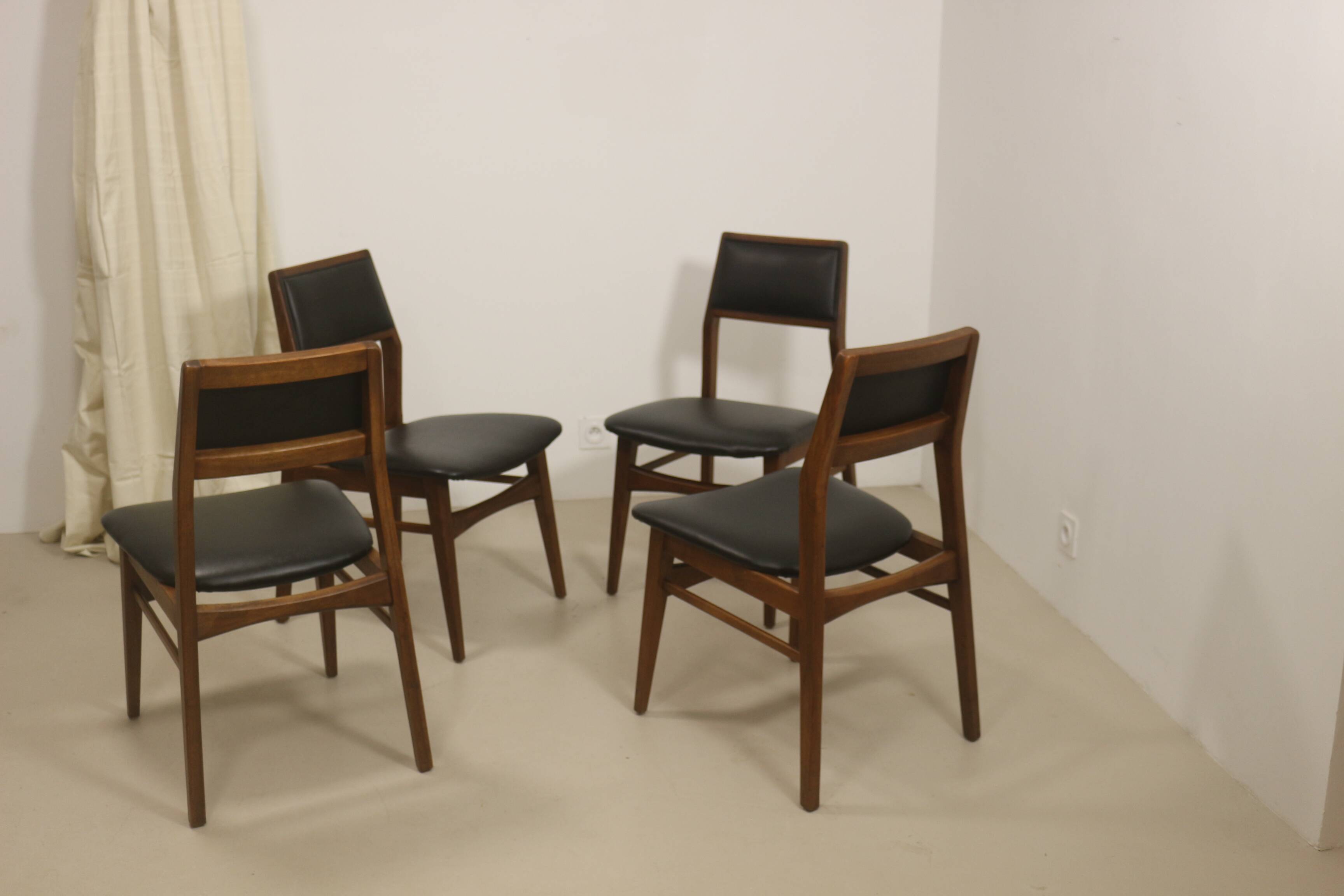Set of 4 dining chairs Foster McDavid year 70.