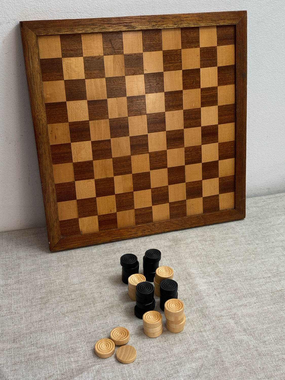 Wooden draughts game