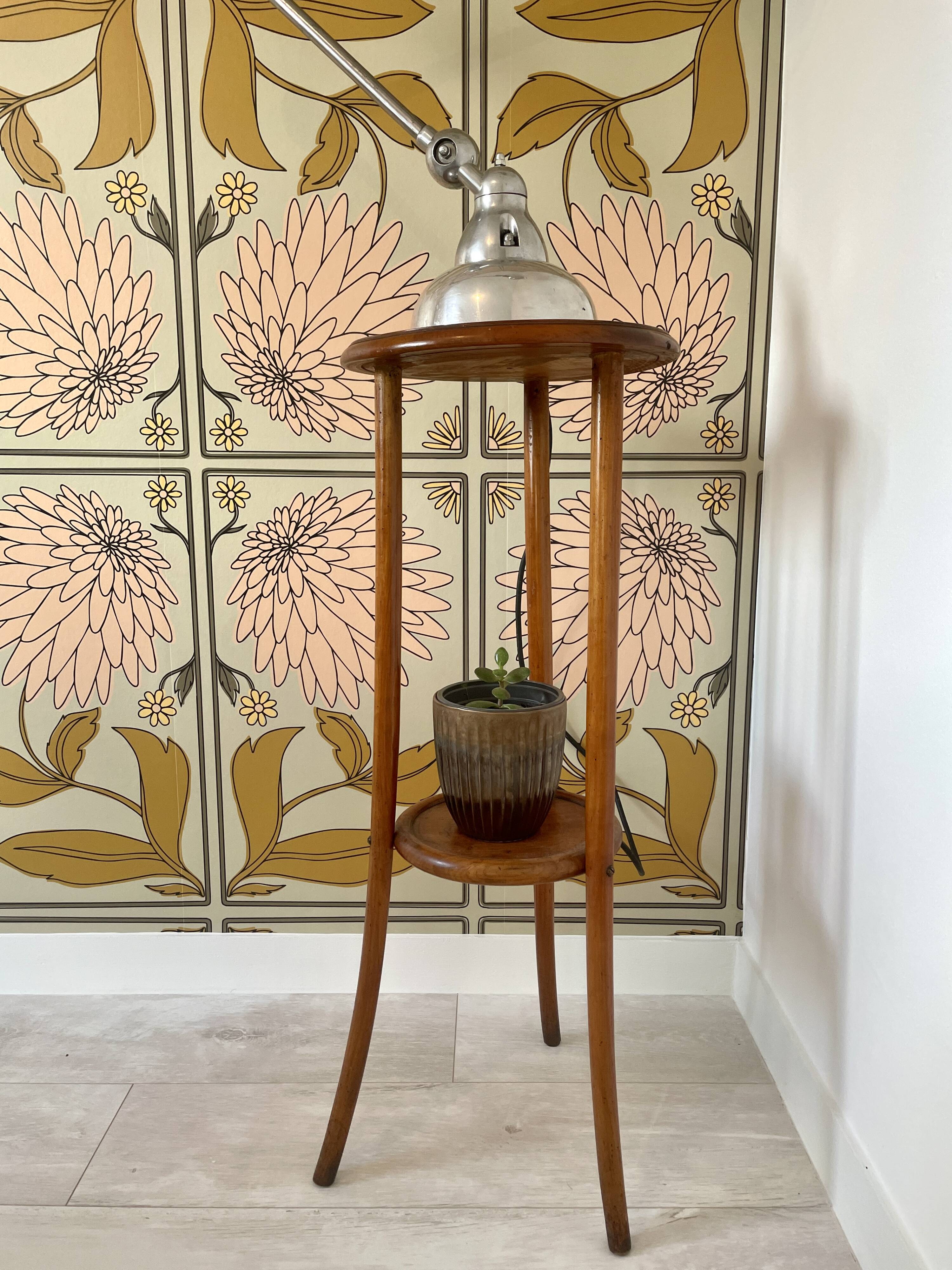 Wooden tripod saddle