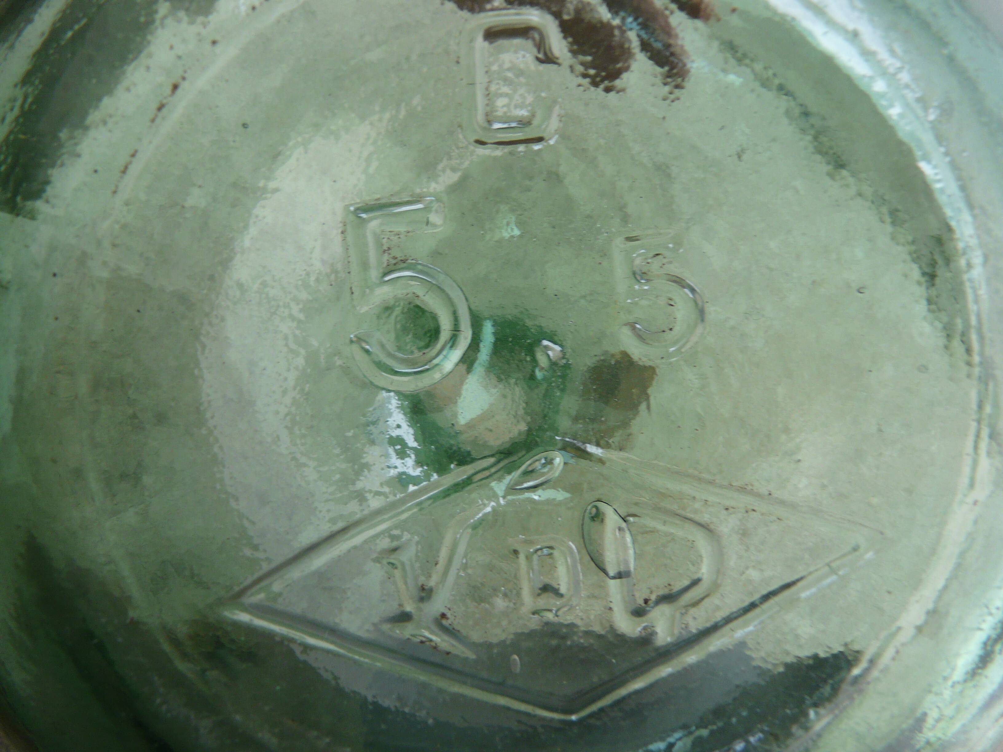 Give me a green glass Jeanne VOD with its stopper, 6l.