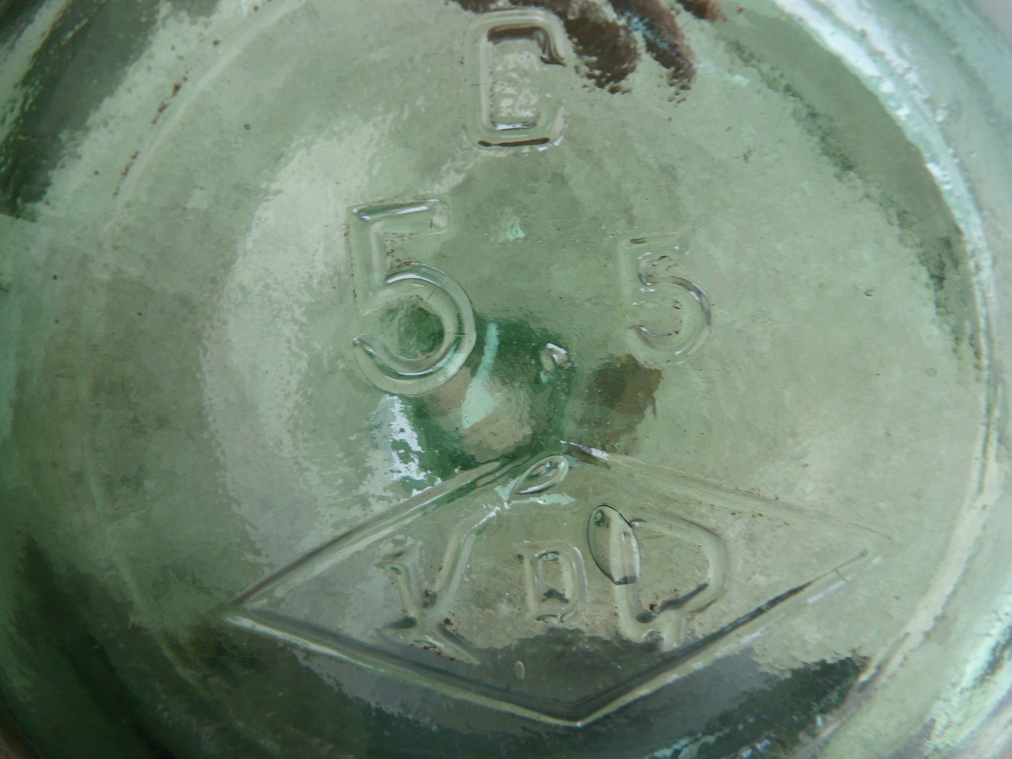 Give me a green glass Jeanne VOD with its stopper, 6l.