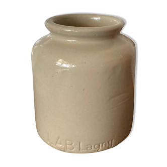 Lagny sandstone pot