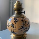 Ancienne lampe à pétrole décor oiseaux  bleu