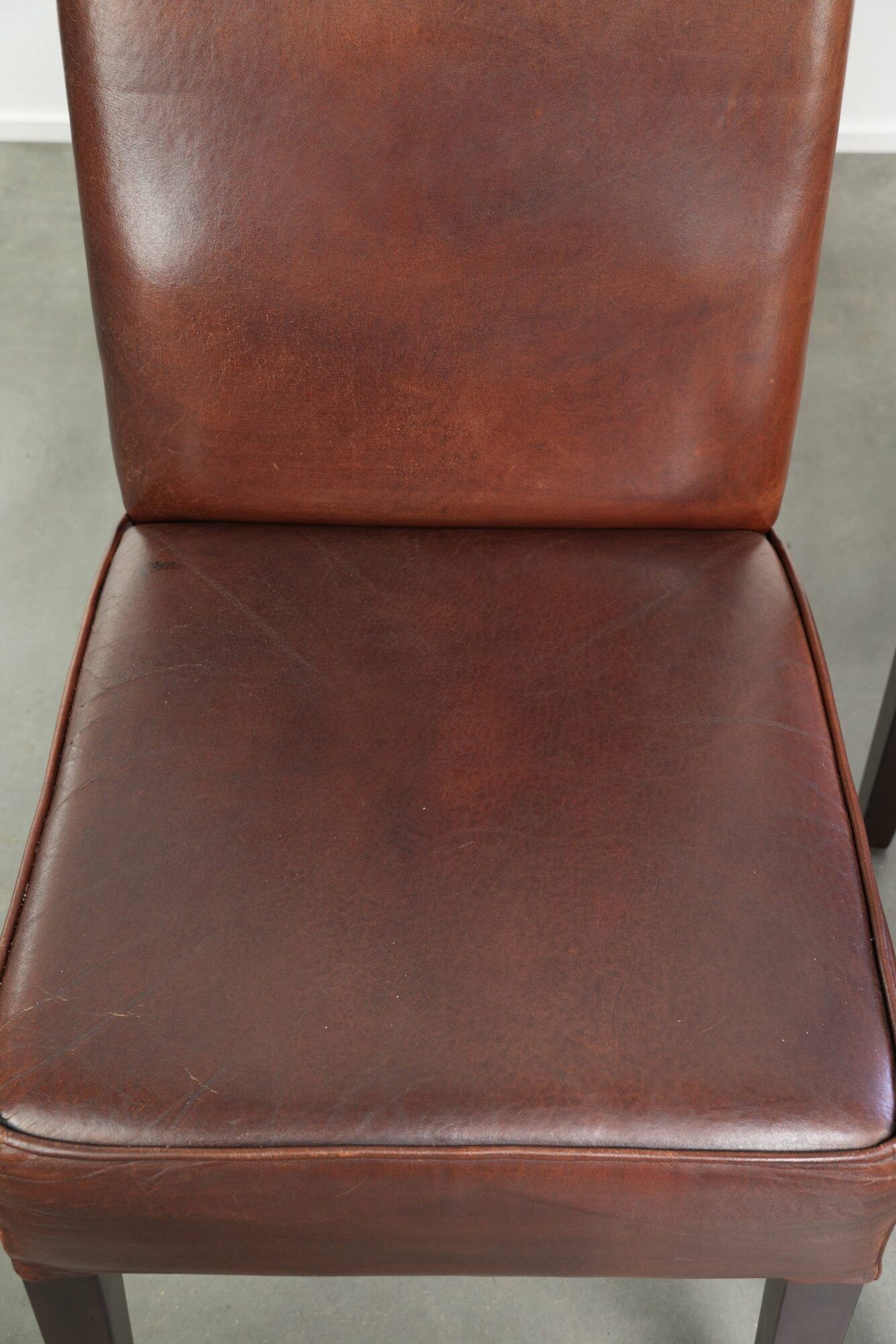 Beautiful and comfortable set of 6 sheepskin dining chairs in English style