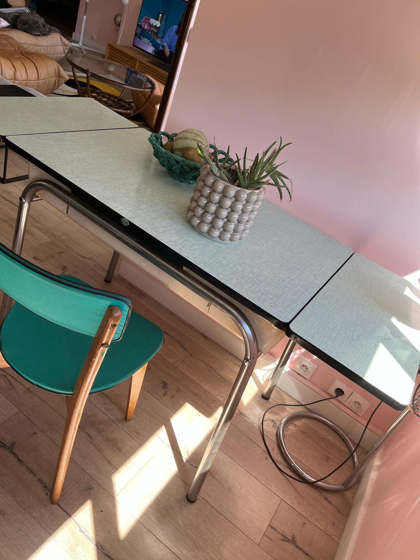Green water Formica table with its 2 extensions.