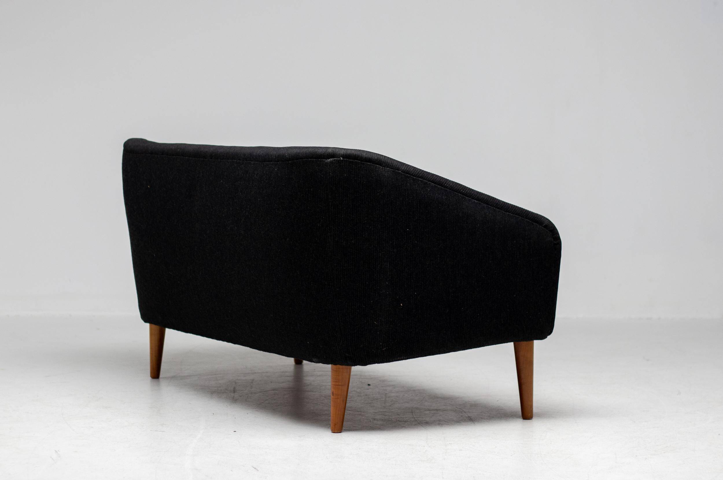 The Modern Scandinavian Classic Mid-Century Modern Sofa